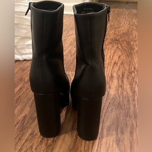 Forever 21 Black Chunky Platform Booties - Picture 2 of 5